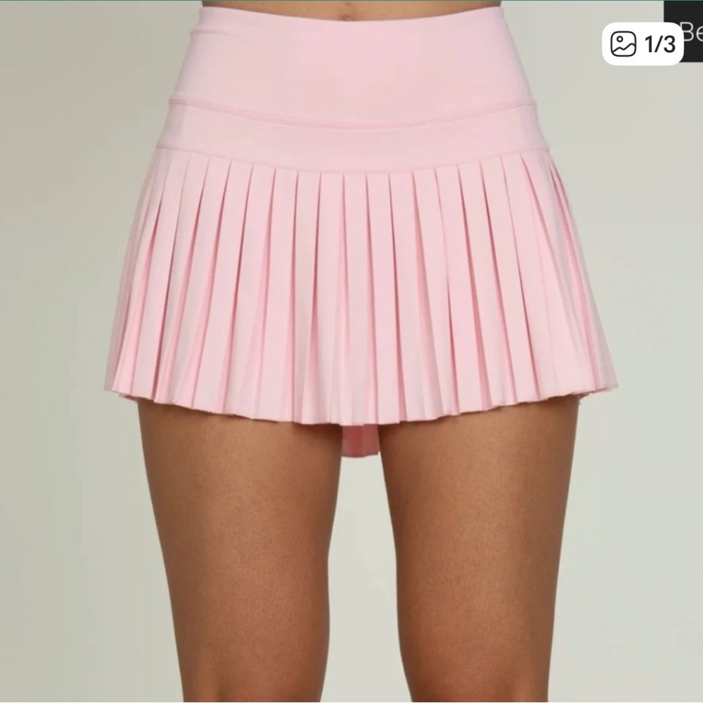 Elegant Pleated Mini Skirt in Soft Pink